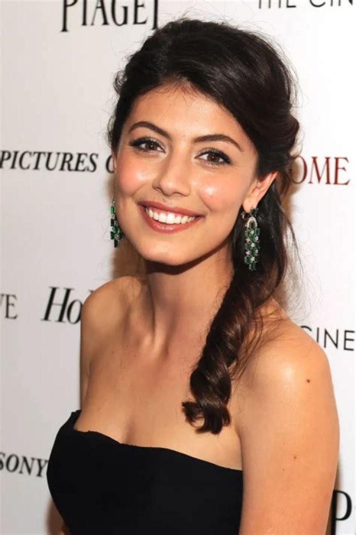 Alessandra Mastronardi Height, Weight, Net Worth, Age, Birthday, Wikipedia, Who, Nationality, Biography