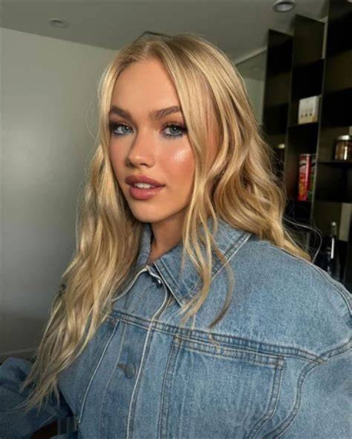 Ashy Bines Height, Weight, Net Worth, Age, Birthday, Wikipedia, Who, Instagram, Biography