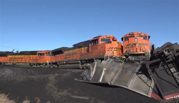 
BNSF freight train derailments: 5,000 gallons of diesel spilled in Anacortes, Washington hours after corn syrup spillage in Topock, Arizona 