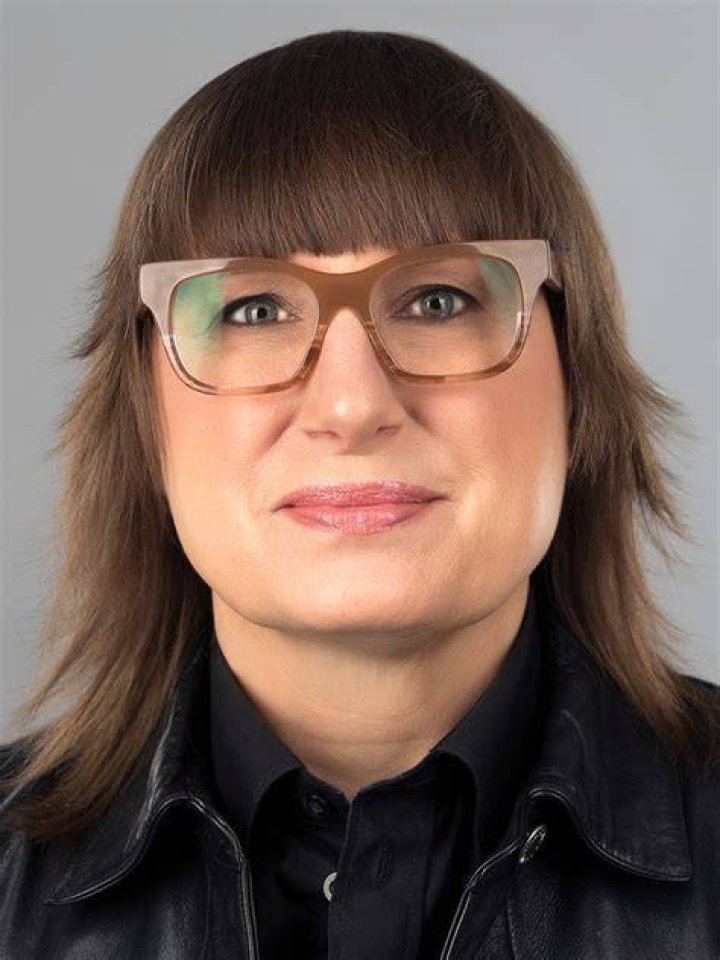Deborah Czeresko: Does She Have Autism? Update on the health and gender of American glassblowers
