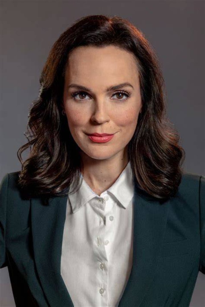 Erin Cahill Bio, Wiki, Age, Height, Husband, Family, Movies and Net Worth