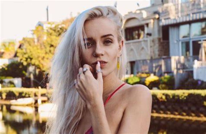 Fallon Smythe Bio, Wiki, Age, Height, Parents, Husband, and Net Worth