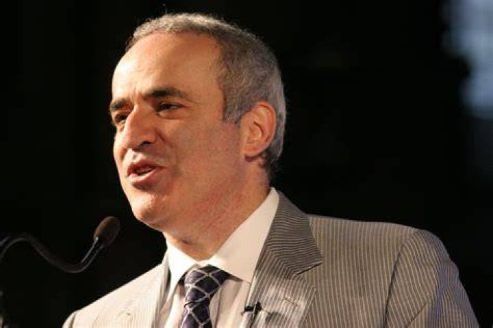 Garry Kasparov: Wife, net worth, tattoos, smoking & body facts