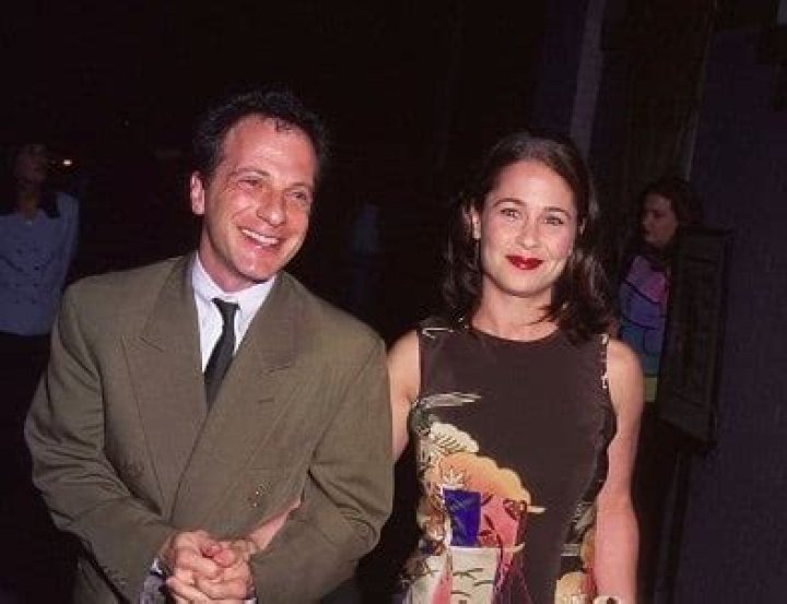 
Is Julie Warner Married? Her Bio, Age, Husband, Son, Career, Height and Net worth 
