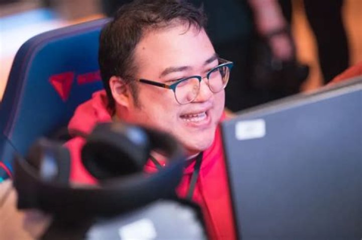 Scarra Height, Weight, Net Worth, Age, Birthday, Wikipedia, Who, Nationality, Biography