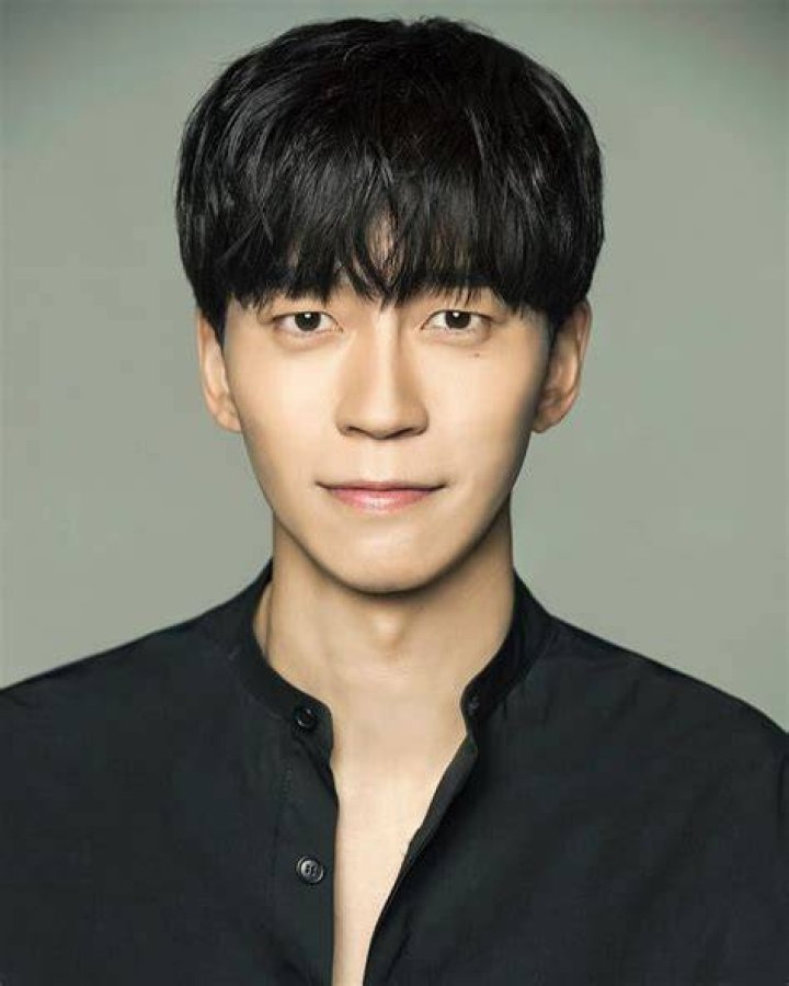 Shin Sung-Rok Bio, Age, Height, Wife, Daughter, Family, Net Worth, Movies and TV shows