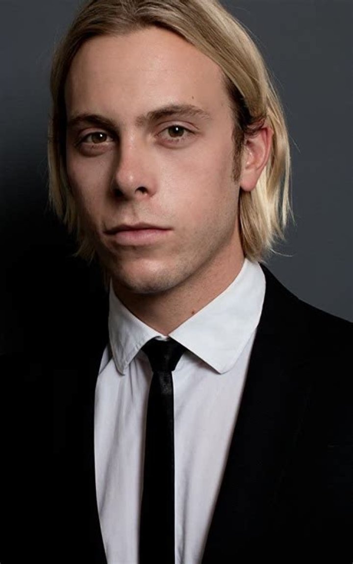 
Travis Riker Height, Weight, Net Worth, Age, Wiki, Who, Instagram, Biography 