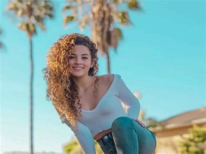 
Who Are Sofie Dossi Parents Mike Dossi And Abir Dossi? 